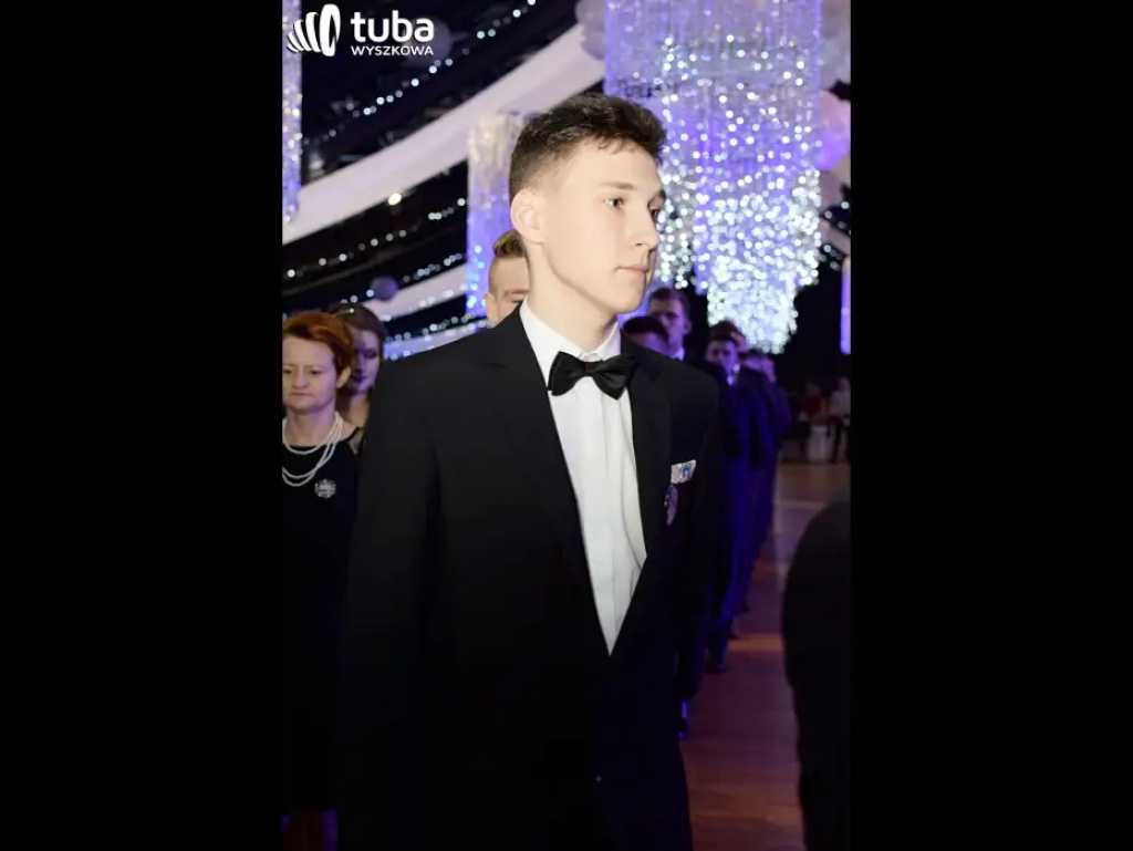 Baśniowy bal studniówkowy maturzystów Zespołu Szkół nr 3 w Wyszkowie (video)