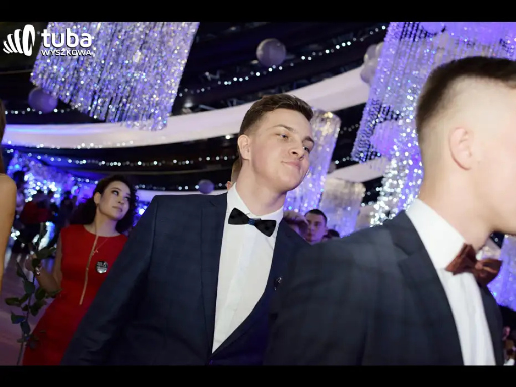 Baśniowy bal studniówkowy maturzystów Zespołu Szkół nr 3 w Wyszkowie (video)