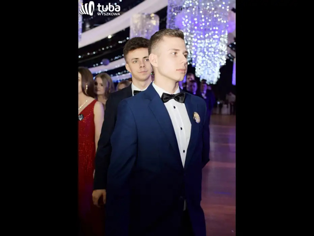 Baśniowy bal studniówkowy maturzystów Zespołu Szkół nr 3 w Wyszkowie (video)