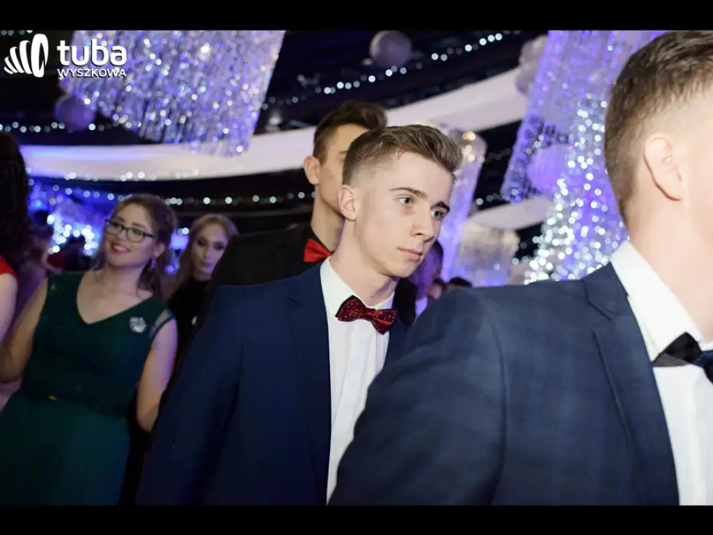 Baśniowy bal studniówkowy maturzystów Zespołu Szkół nr 3 w Wyszkowie (video)