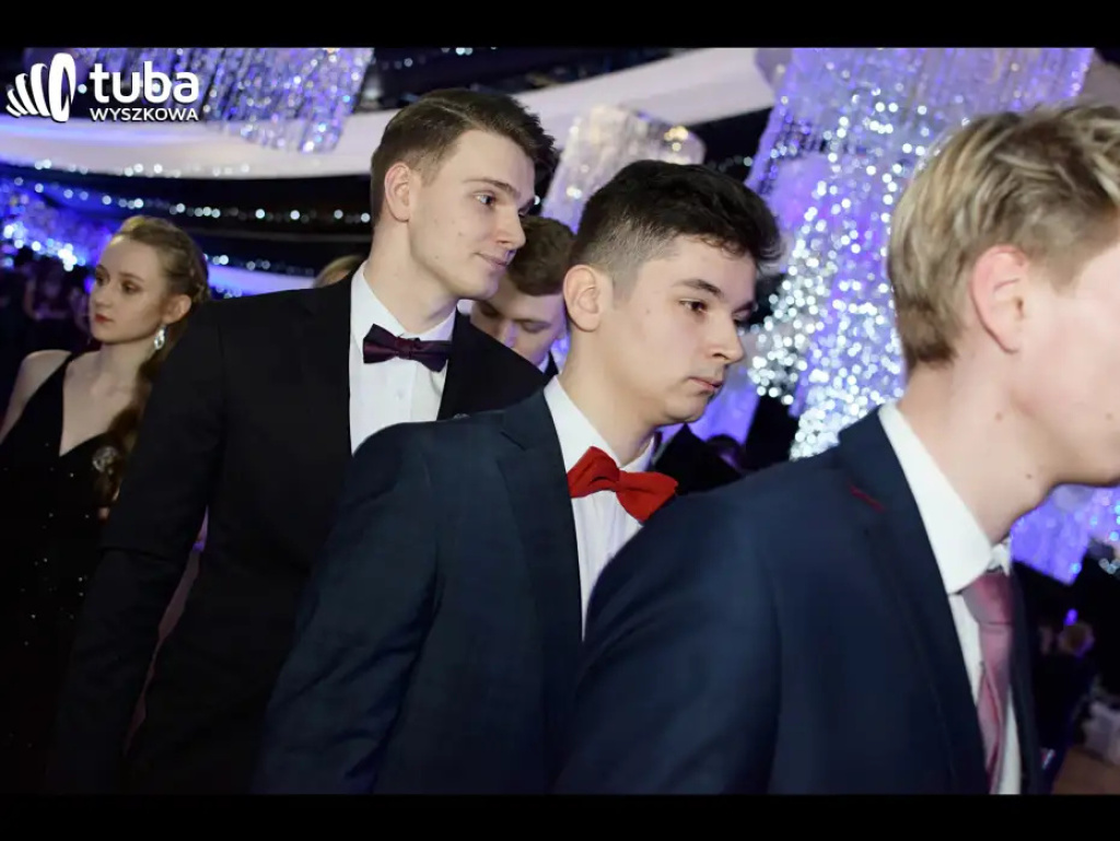 Baśniowy bal studniówkowy maturzystów Zespołu Szkół nr 3 w Wyszkowie (video)