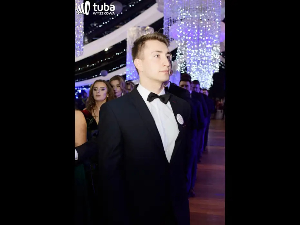 Baśniowy bal studniówkowy maturzystów Zespołu Szkół nr 3 w Wyszkowie (video)