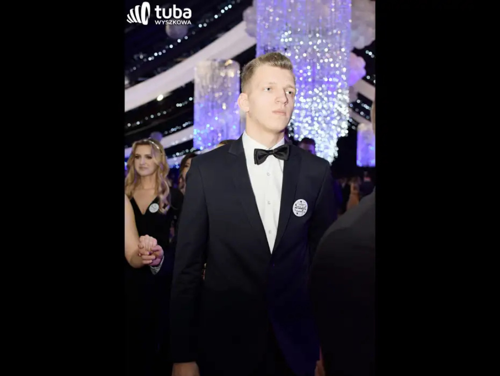 Baśniowy bal studniówkowy maturzystów Zespołu Szkół nr 3 w Wyszkowie (video)