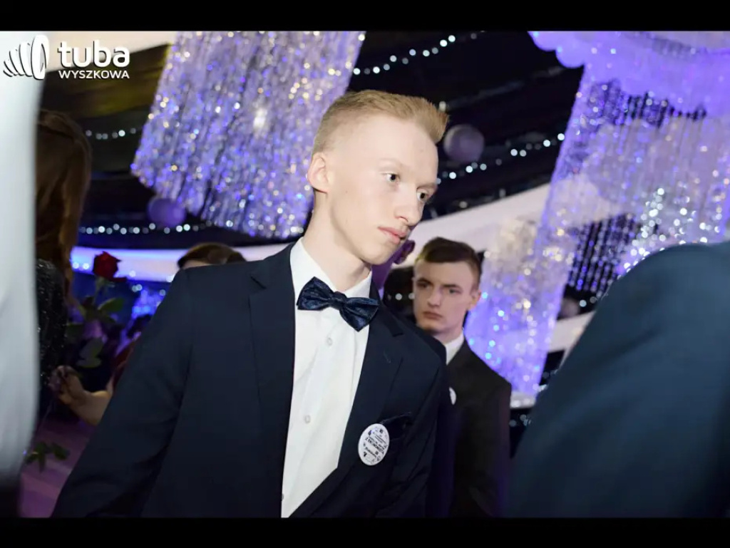 Baśniowy bal studniówkowy maturzystów Zespołu Szkół nr 3 w Wyszkowie (video)