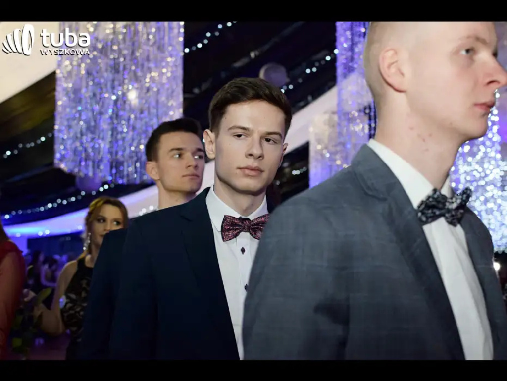 Baśniowy bal studniówkowy maturzystów Zespołu Szkół nr 3 w Wyszkowie (video)