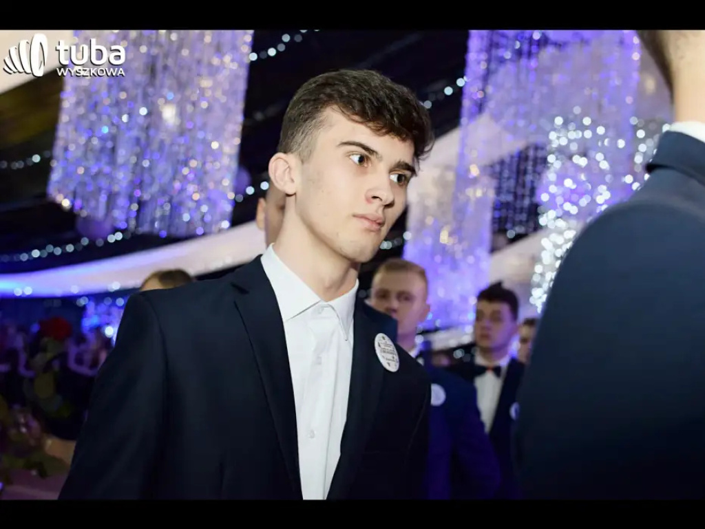 Baśniowy bal studniówkowy maturzystów Zespołu Szkół nr 3 w Wyszkowie (video)