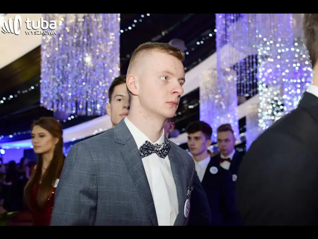 Baśniowy bal studniówkowy maturzystów Zespołu Szkół nr 3 w Wyszkowie (video)