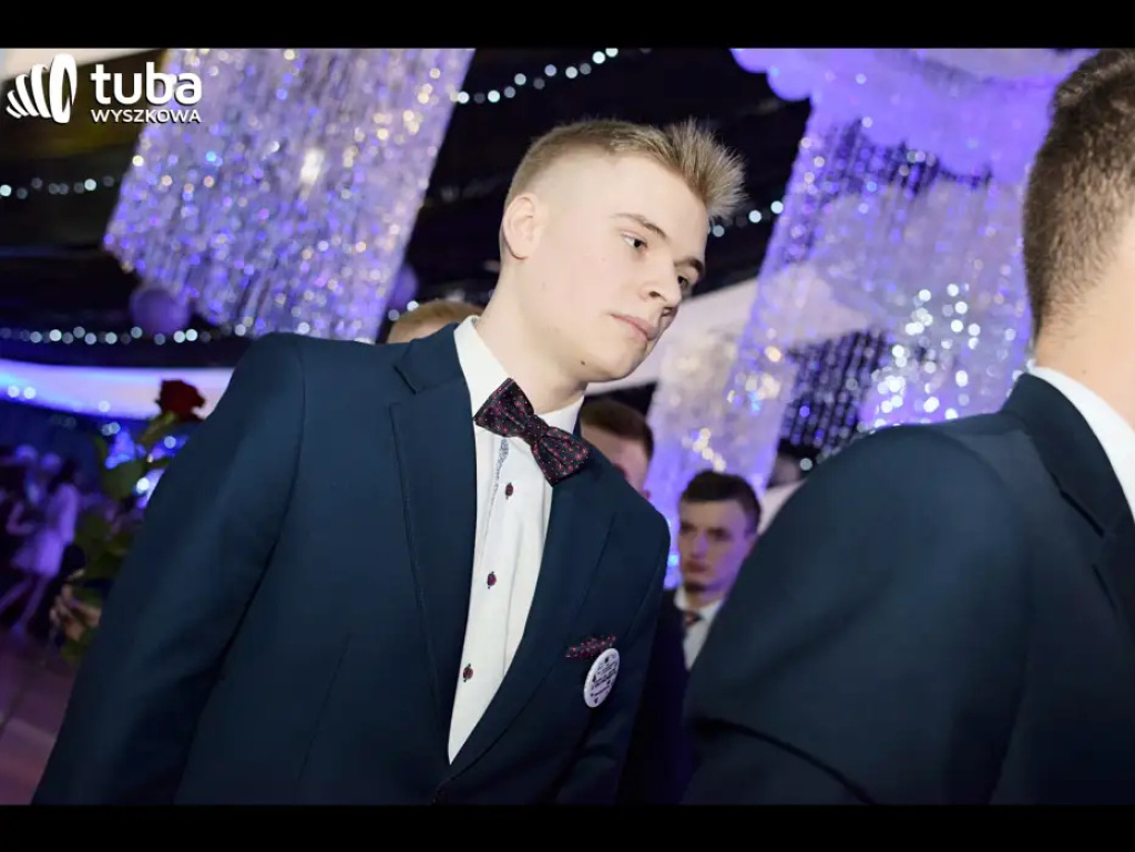 Baśniowy bal studniówkowy maturzystów Zespołu Szkół nr 3 w Wyszkowie (video)