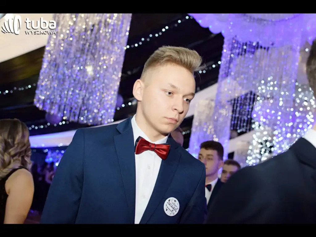 Baśniowy bal studniówkowy maturzystów Zespołu Szkół nr 3 w Wyszkowie (video)