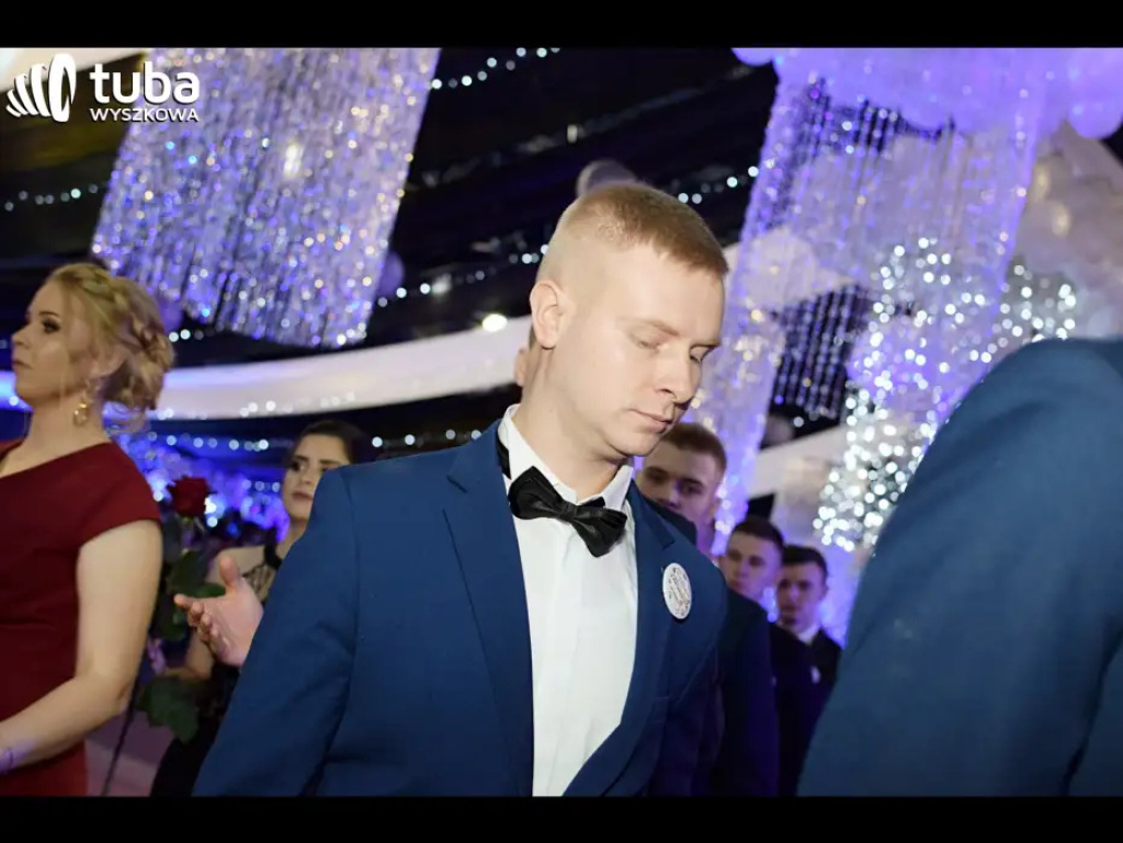 Baśniowy bal studniówkowy maturzystów Zespołu Szkół nr 3 w Wyszkowie (video)