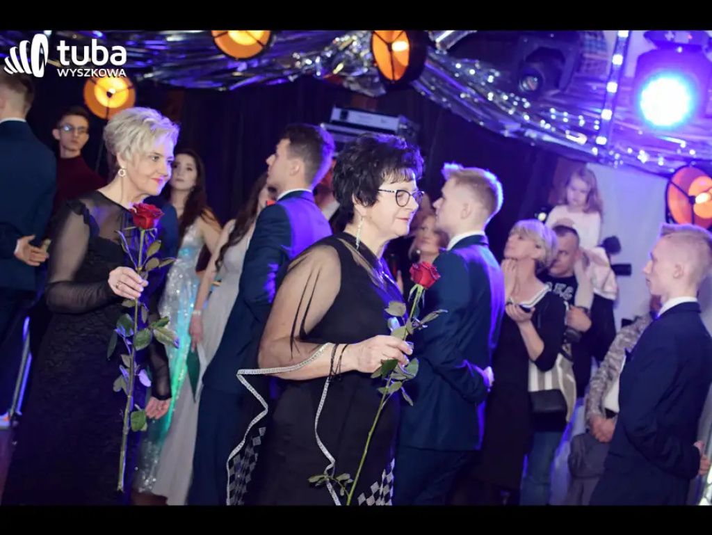 Baśniowy bal studniówkowy maturzystów Zespołu Szkół nr 3 w Wyszkowie (video)