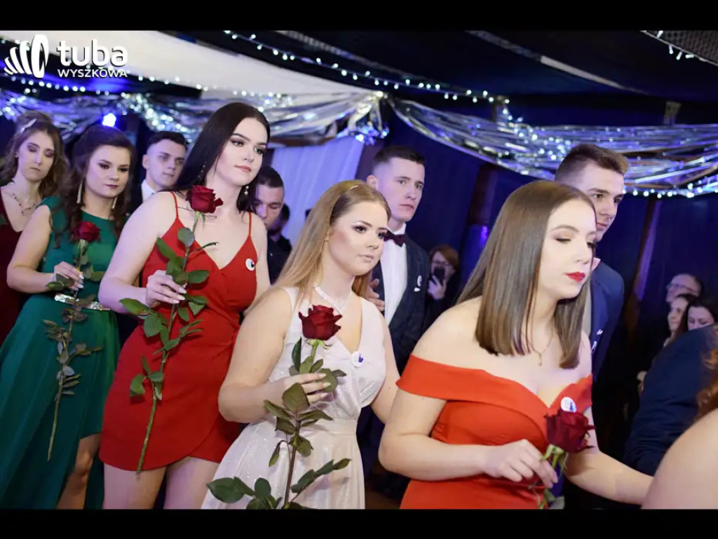 Baśniowy bal studniówkowy maturzystów Zespołu Szkół nr 3 w Wyszkowie (video)
