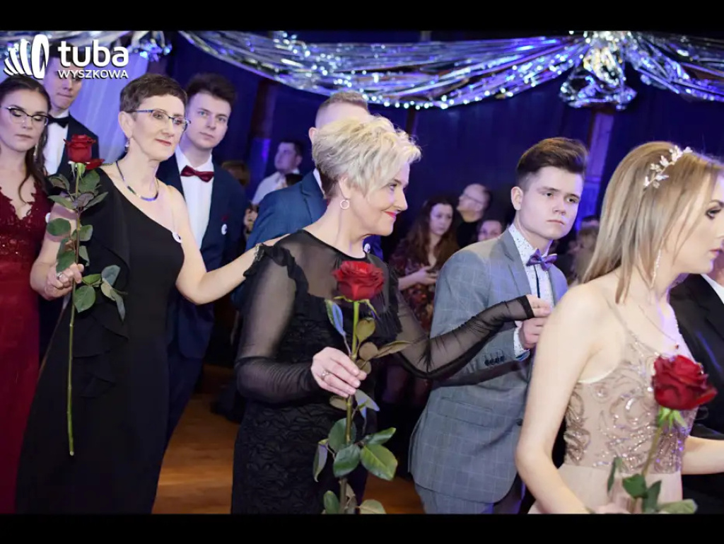 Baśniowy bal studniówkowy maturzystów Zespołu Szkół nr 3 w Wyszkowie (video)