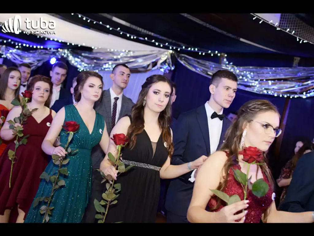 Baśniowy bal studniówkowy maturzystów Zespołu Szkół nr 3 w Wyszkowie (video)