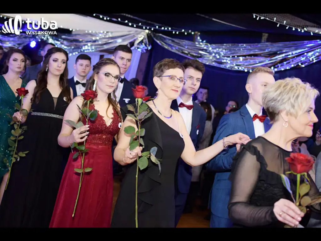 Baśniowy bal studniówkowy maturzystów Zespołu Szkół nr 3 w Wyszkowie (video)