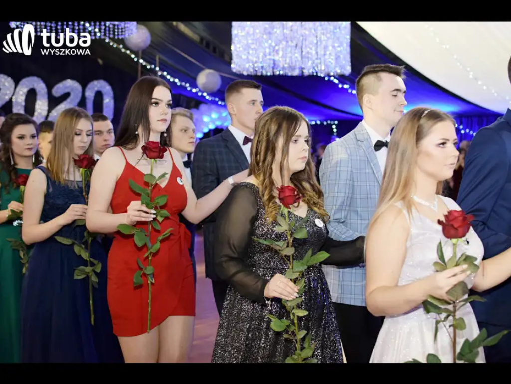 Baśniowy bal studniówkowy maturzystów Zespołu Szkół nr 3 w Wyszkowie (video)