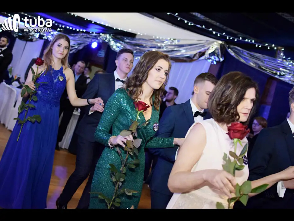 Baśniowy bal studniówkowy maturzystów Zespołu Szkół nr 3 w Wyszkowie (video)