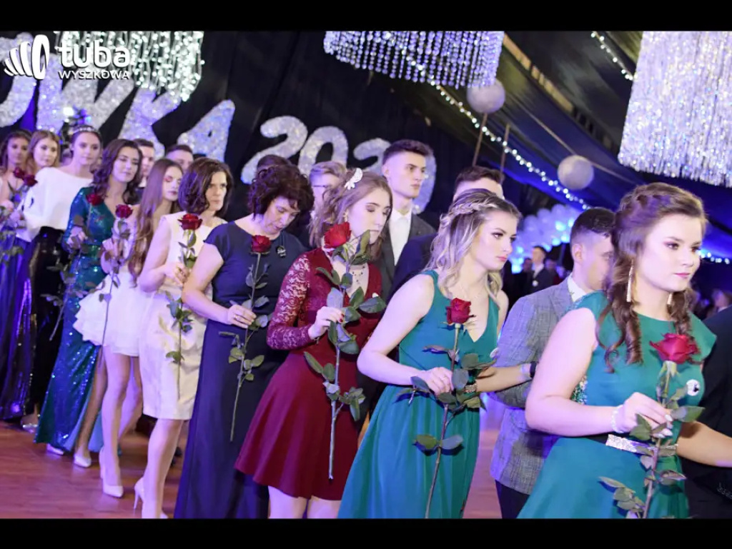 Baśniowy bal studniówkowy maturzystów Zespołu Szkół nr 3 w Wyszkowie (video)