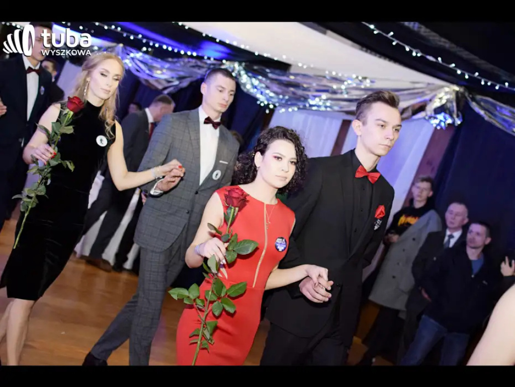 Baśniowy bal studniówkowy maturzystów Zespołu Szkół nr 3 w Wyszkowie (video)