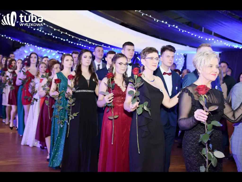 Baśniowy bal studniówkowy maturzystów Zespołu Szkół nr 3 w Wyszkowie (video)