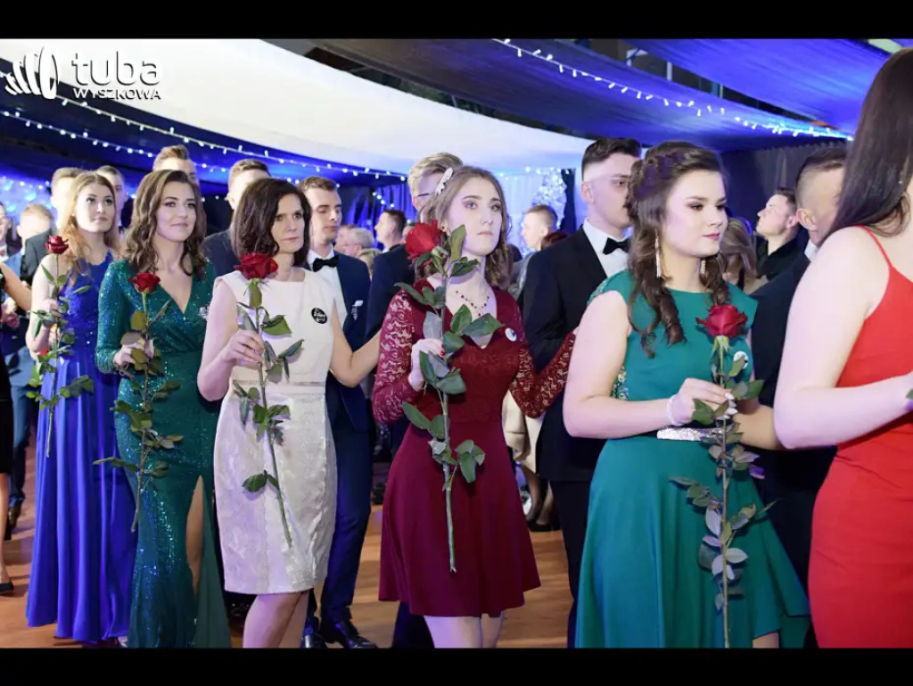 Baśniowy bal studniówkowy maturzystów Zespołu Szkół nr 3 w Wyszkowie (video)