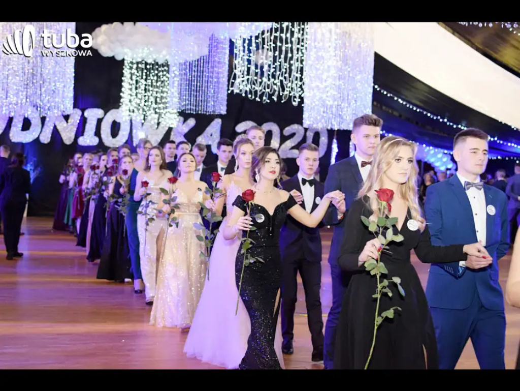 Baśniowy bal studniówkowy maturzystów Zespołu Szkół nr 3 w Wyszkowie (video)