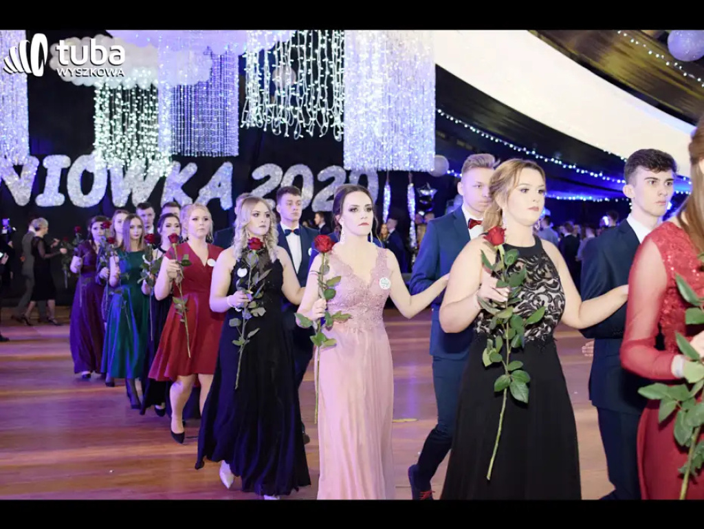 Baśniowy bal studniówkowy maturzystów Zespołu Szkół nr 3 w Wyszkowie (video)