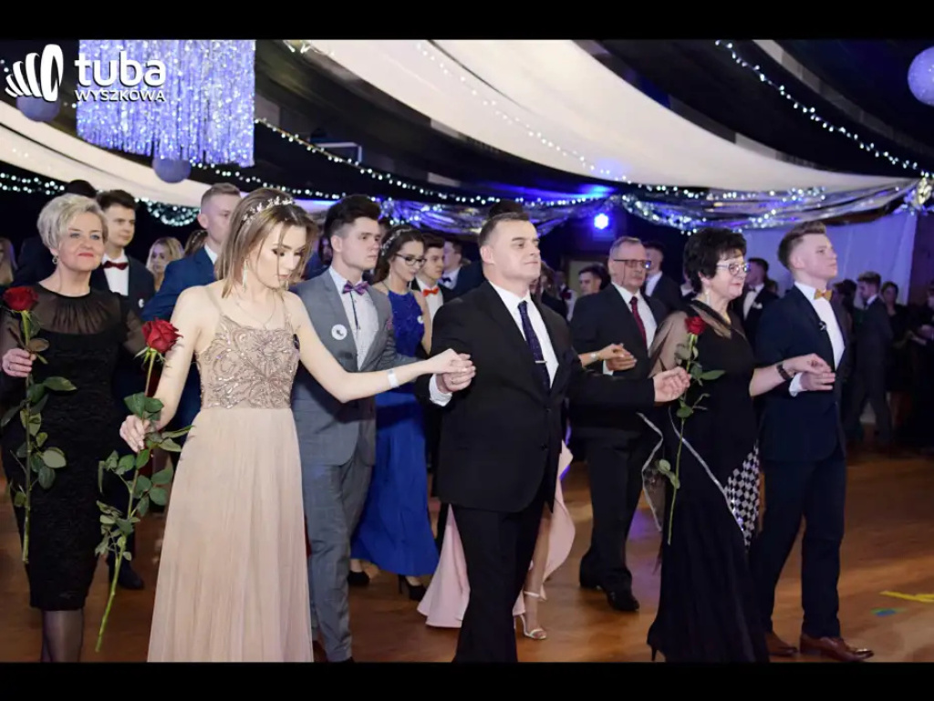 Baśniowy bal studniówkowy maturzystów Zespołu Szkół nr 3 w Wyszkowie (video)