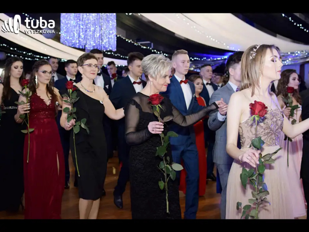 Baśniowy bal studniówkowy maturzystów Zespołu Szkół nr 3 w Wyszkowie (video)