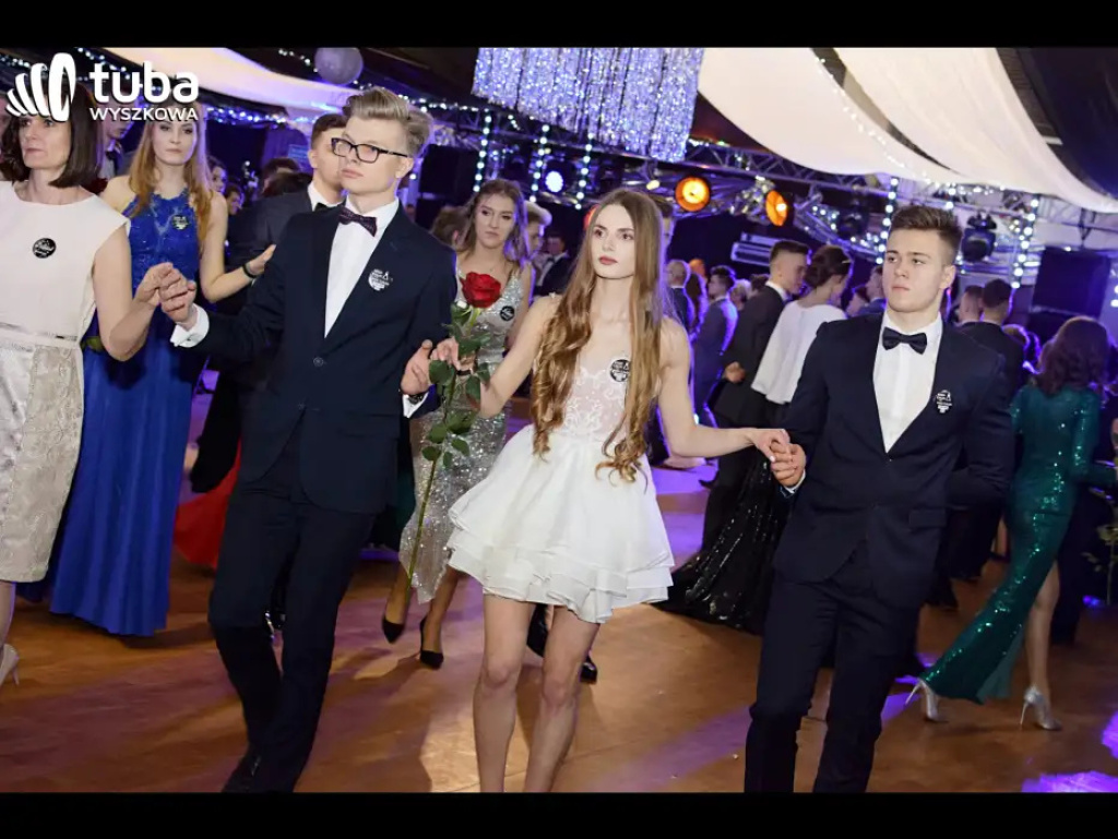 Baśniowy bal studniówkowy maturzystów Zespołu Szkół nr 3 w Wyszkowie (video)
