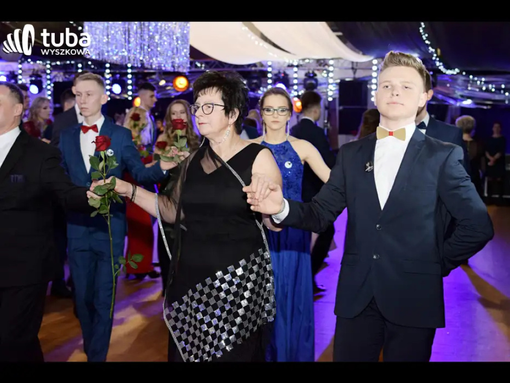 Baśniowy bal studniówkowy maturzystów Zespołu Szkół nr 3 w Wyszkowie (video)