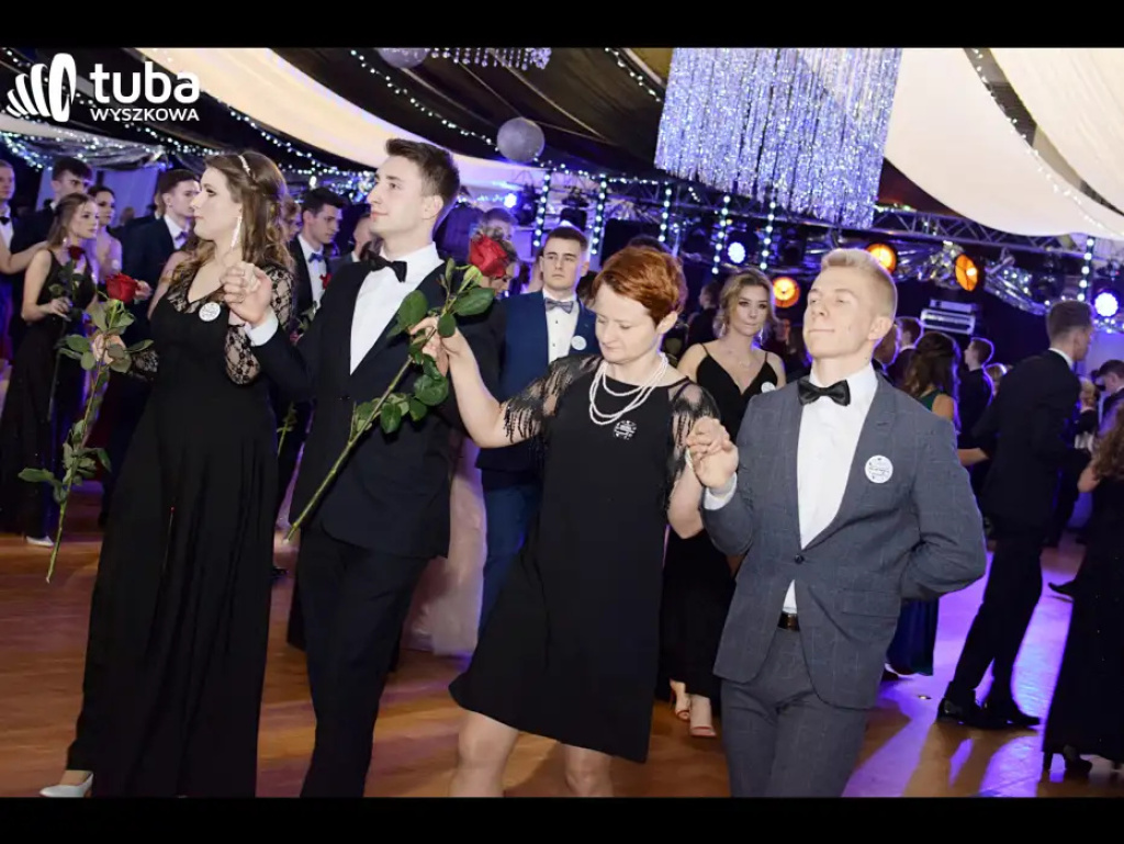 Baśniowy bal studniówkowy maturzystów Zespołu Szkół nr 3 w Wyszkowie (video)