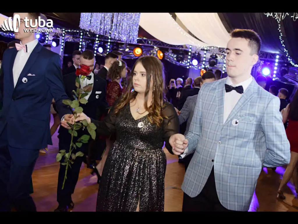 Baśniowy bal studniówkowy maturzystów Zespołu Szkół nr 3 w Wyszkowie (video)