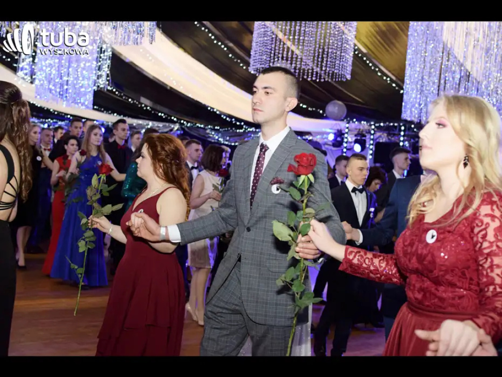 Baśniowy bal studniówkowy maturzystów Zespołu Szkół nr 3 w Wyszkowie (video)