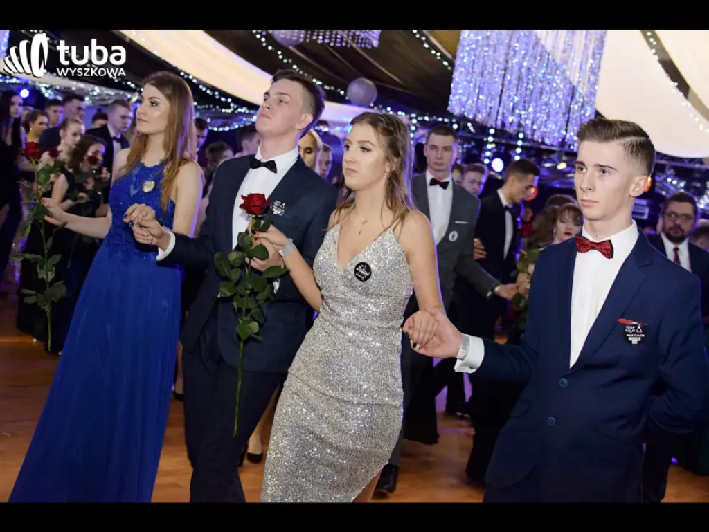 Baśniowy bal studniówkowy maturzystów Zespołu Szkół nr 3 w Wyszkowie (video)