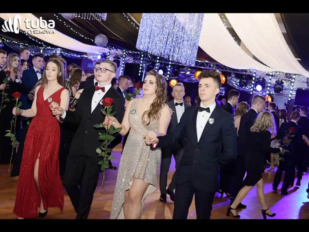 Baśniowy bal studniówkowy maturzystów Zespołu Szkół nr 3 w Wyszkowie (video)