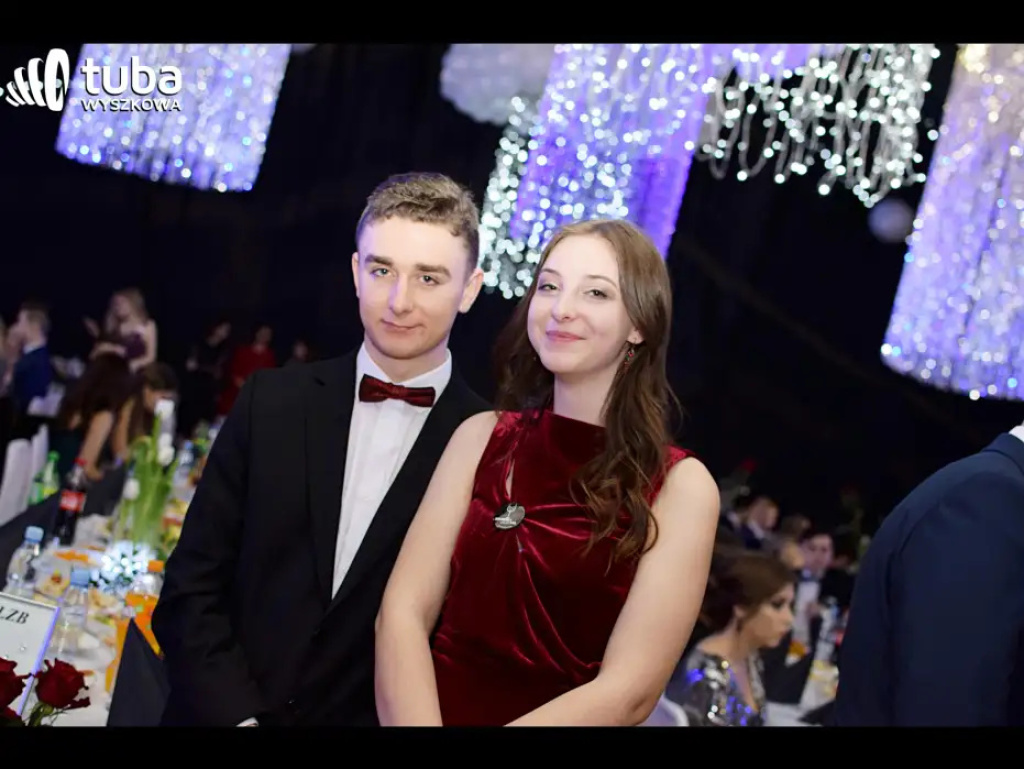 Baśniowy bal studniówkowy maturzystów Zespołu Szkół nr 3 w Wyszkowie (video)