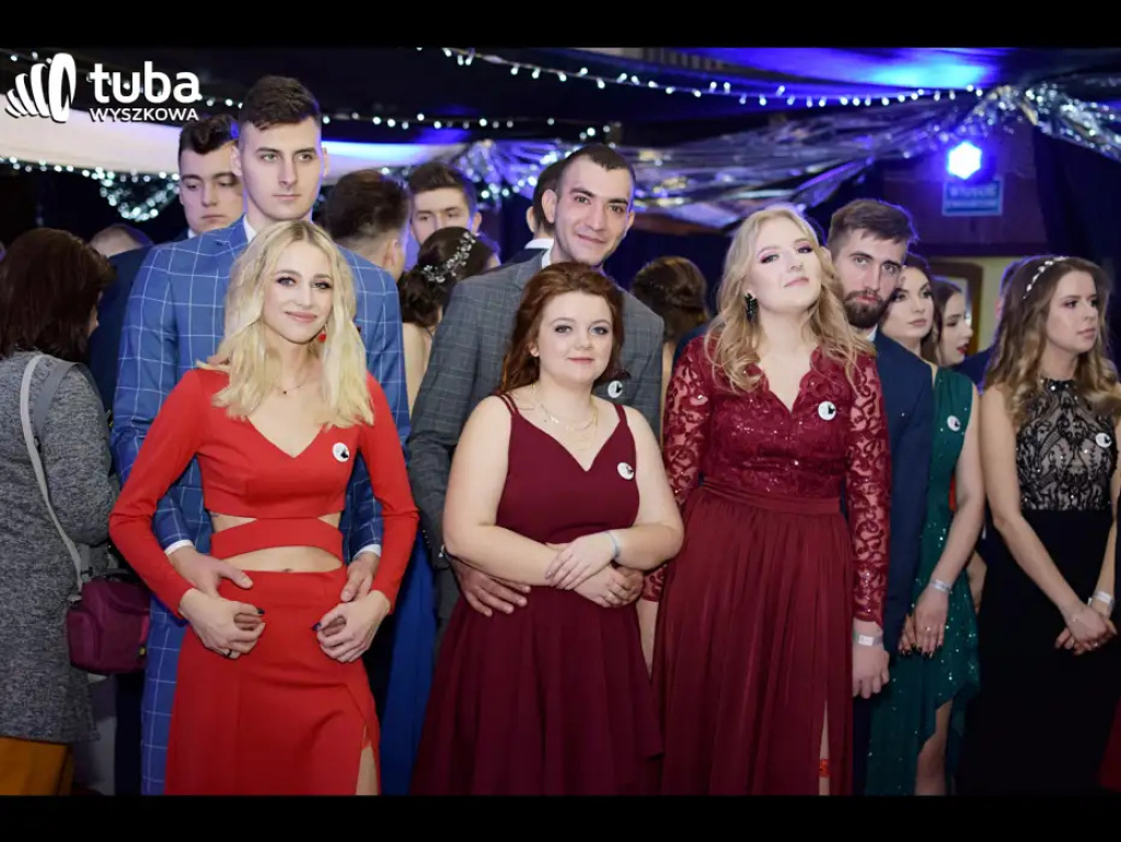 Baśniowy bal studniówkowy maturzystów Zespołu Szkół nr 3 w Wyszkowie (video)
