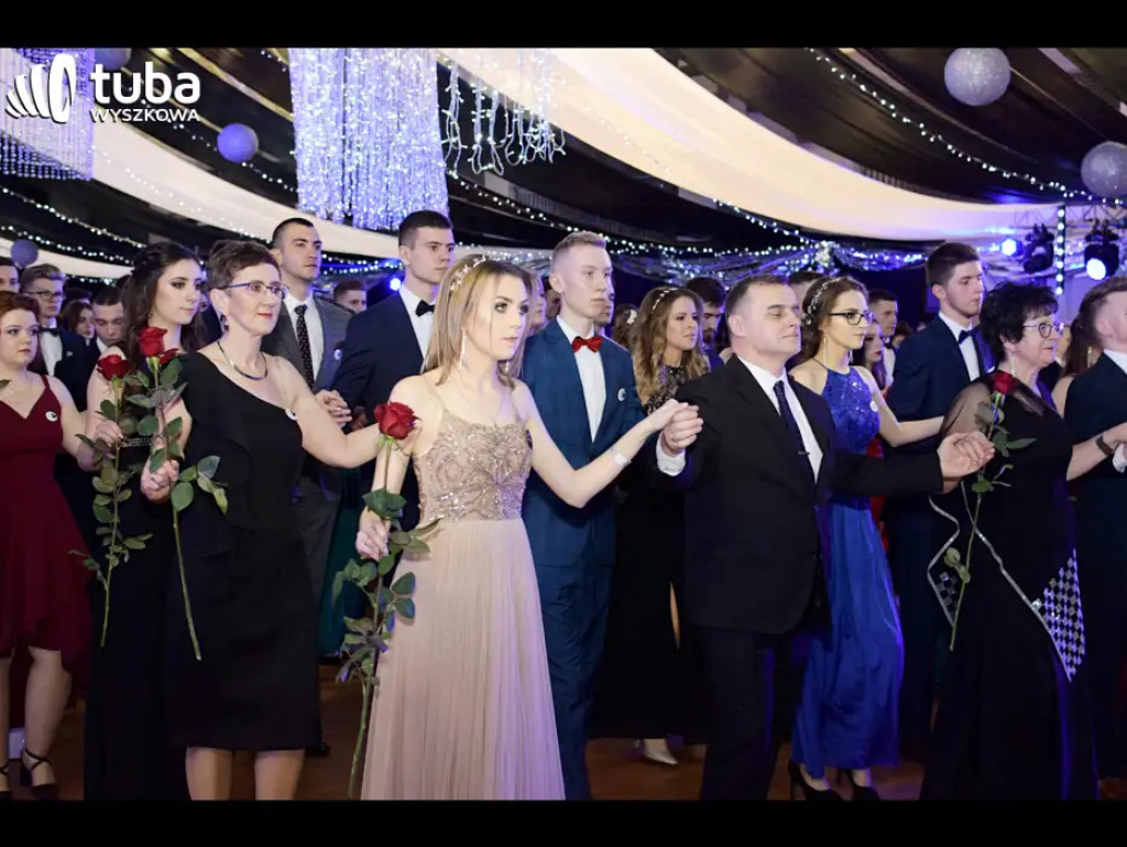 Baśniowy bal studniówkowy maturzystów Zespołu Szkół nr 3 w Wyszkowie (video)