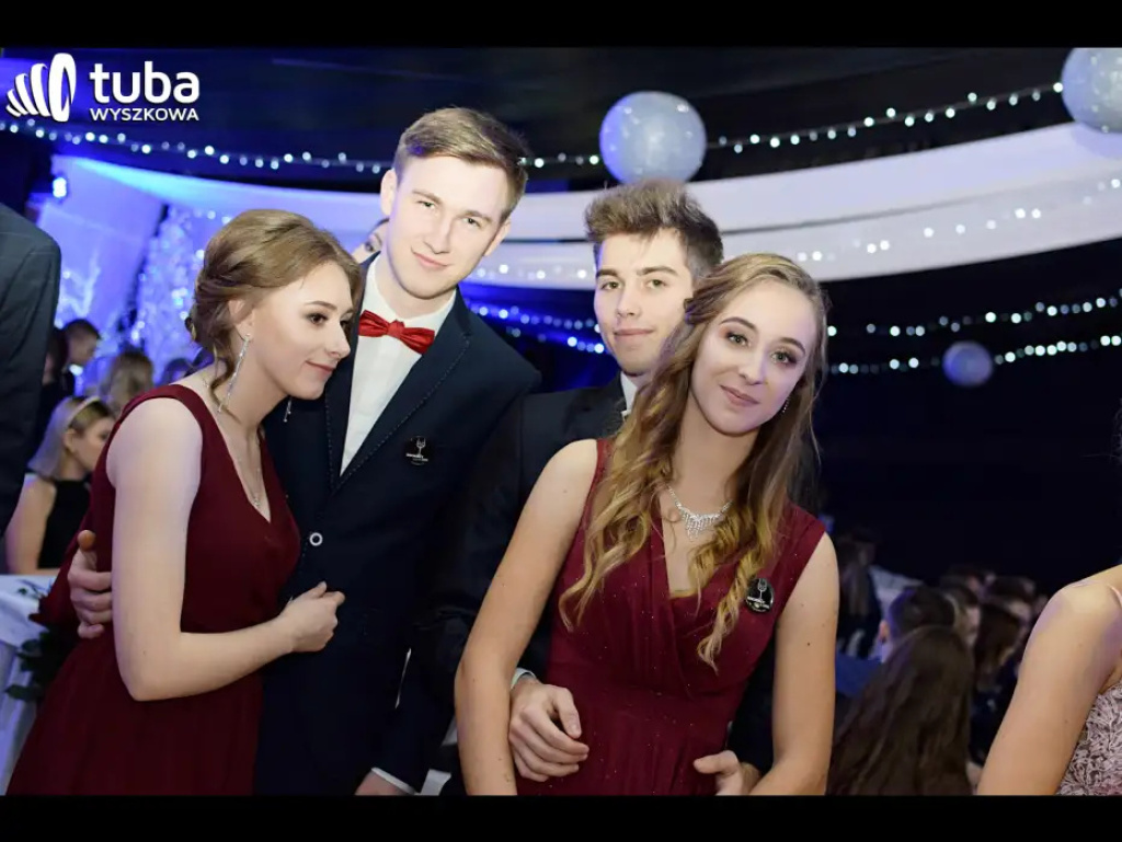 Baśniowy bal studniówkowy maturzystów Zespołu Szkół nr 3 w Wyszkowie (video)