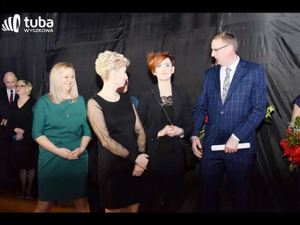 Baśniowy bal studniówkowy maturzystów Zespołu Szkół nr 3 w Wyszkowie (video)