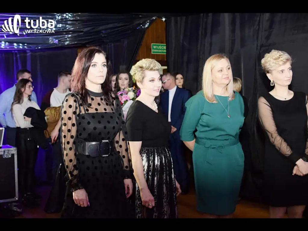 Baśniowy bal studniówkowy maturzystów Zespołu Szkół nr 3 w Wyszkowie (video)