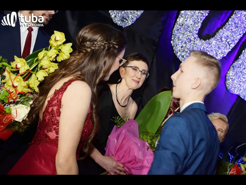 Baśniowy bal studniówkowy maturzystów Zespołu Szkół nr 3 w Wyszkowie (video)