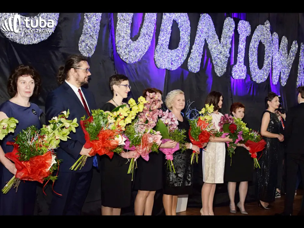 Baśniowy bal studniówkowy maturzystów Zespołu Szkół nr 3 w Wyszkowie (video)