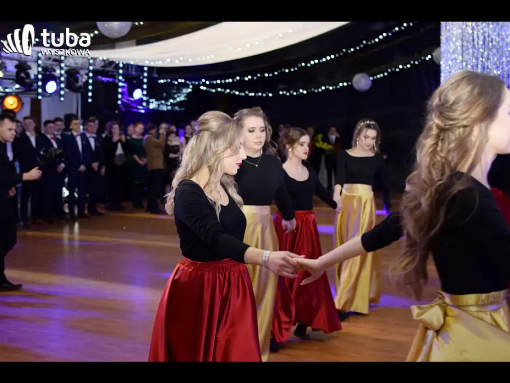Baśniowy bal studniówkowy maturzystów Zespołu Szkół nr 3 w Wyszkowie (video)