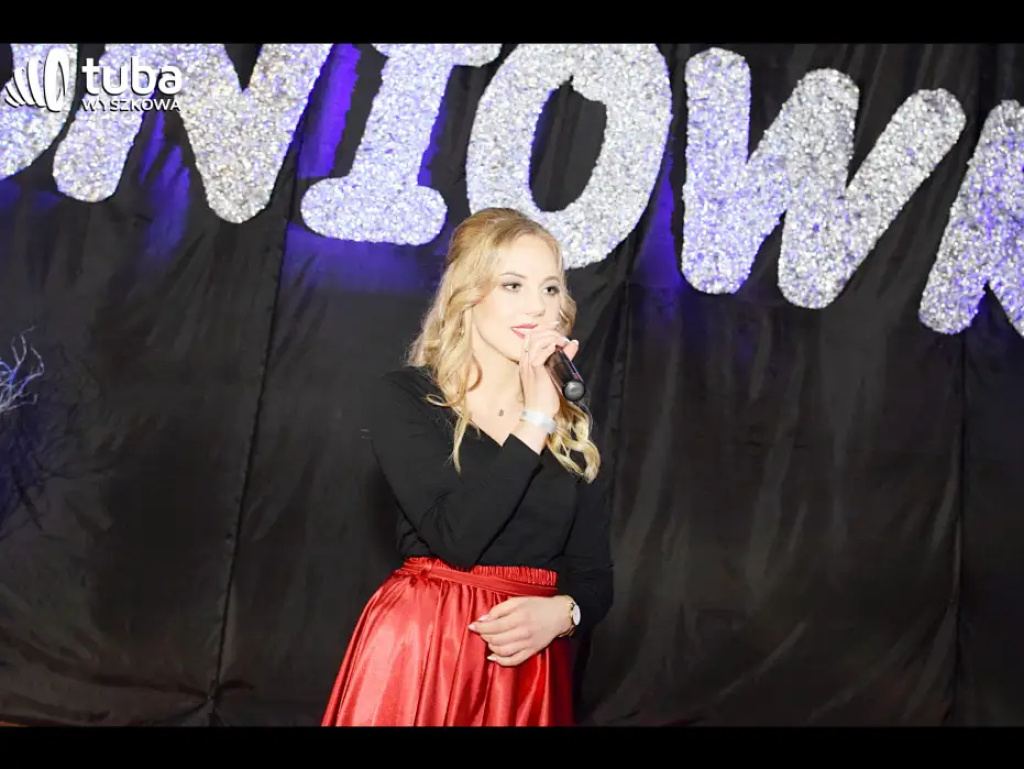 Baśniowy bal studniówkowy maturzystów Zespołu Szkół nr 3 w Wyszkowie (video)