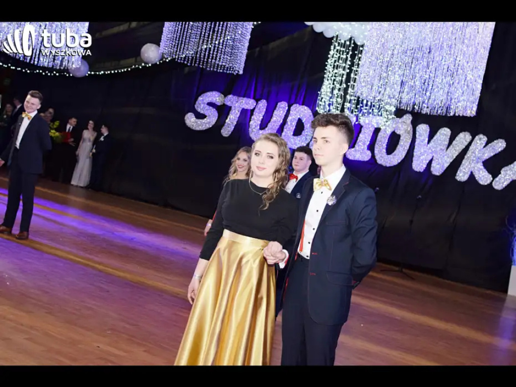 Baśniowy bal studniówkowy maturzystów Zespołu Szkół nr 3 w Wyszkowie (video)