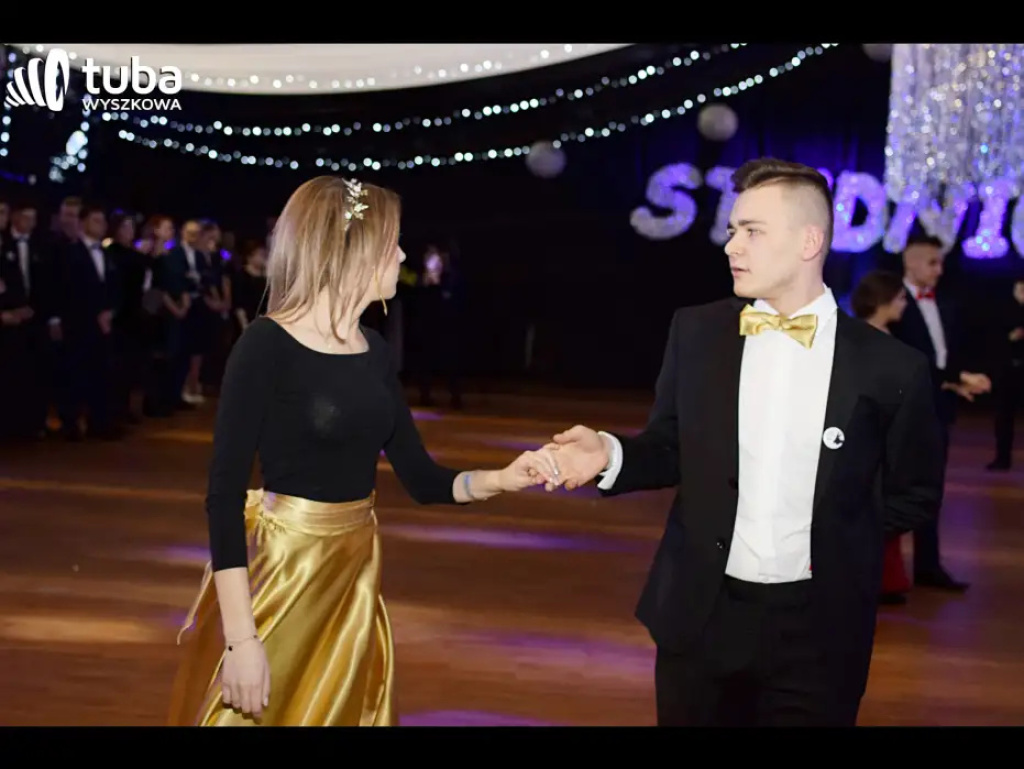 Baśniowy bal studniówkowy maturzystów Zespołu Szkół nr 3 w Wyszkowie (video)