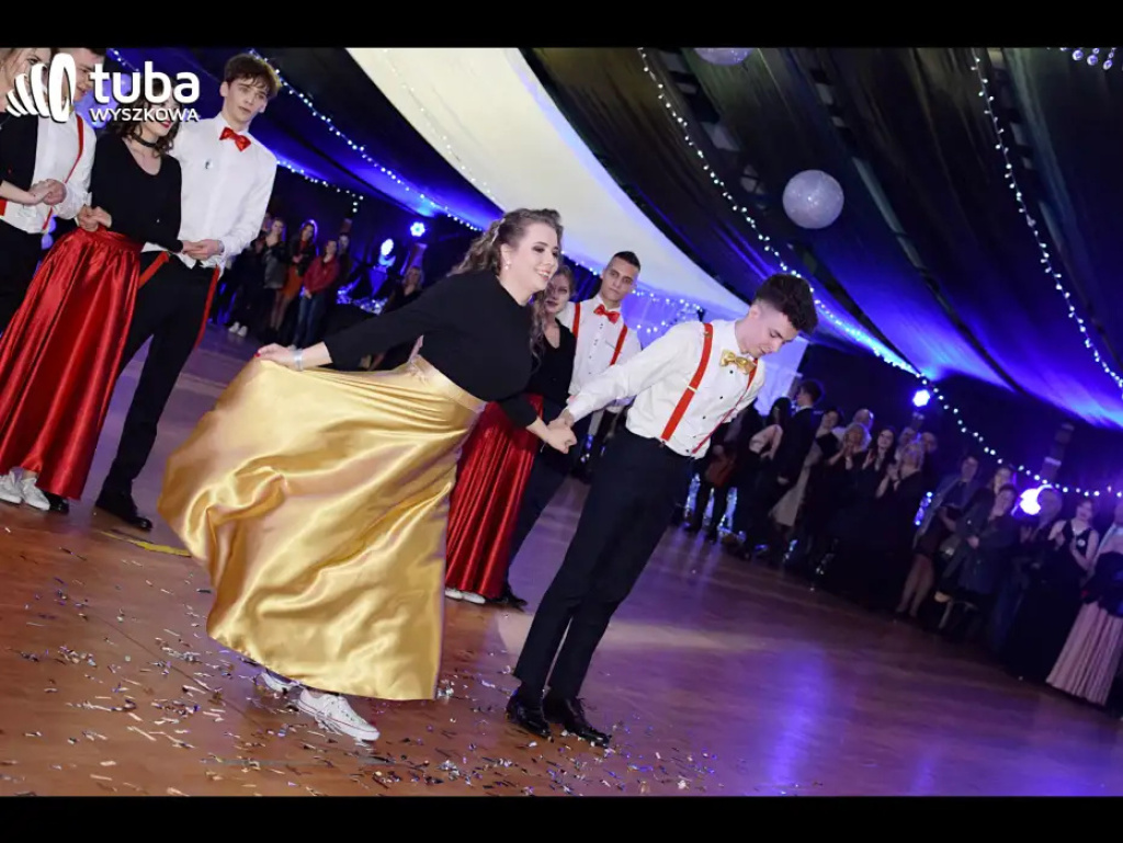 Baśniowy bal studniówkowy maturzystów Zespołu Szkół nr 3 w Wyszkowie (video)