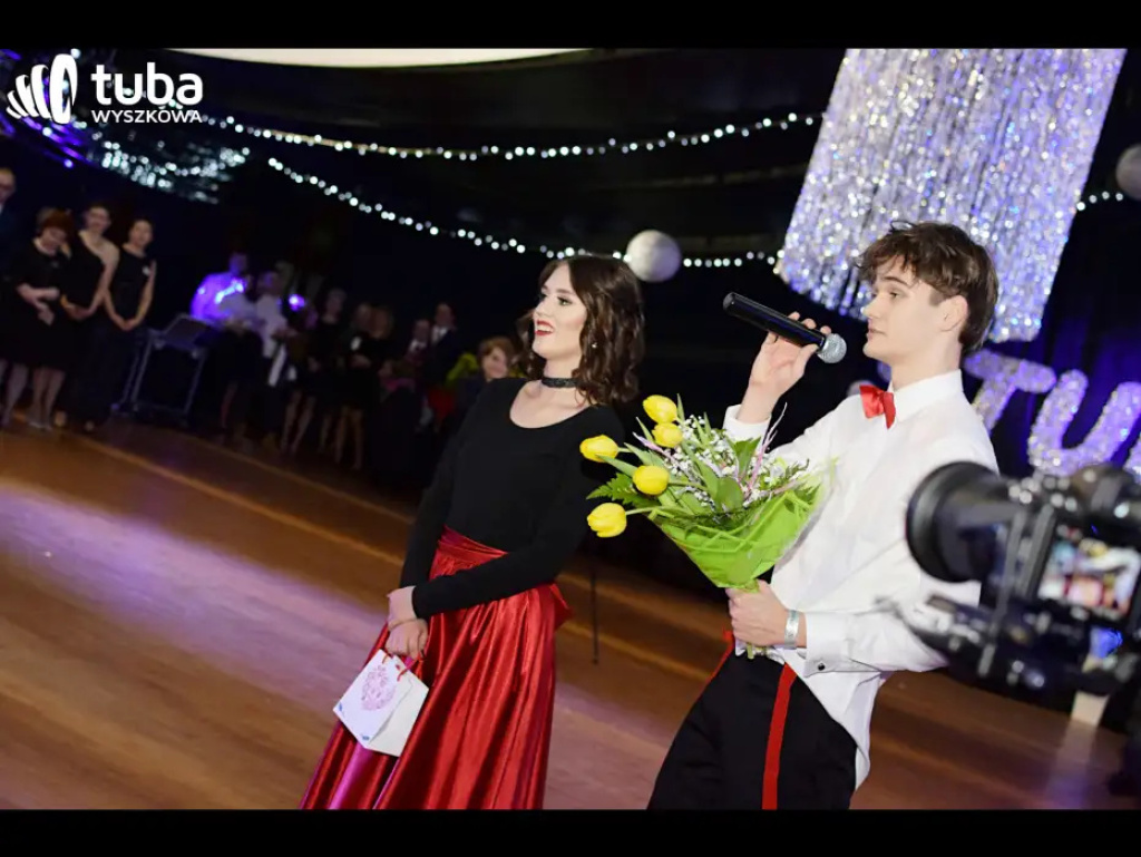 Baśniowy bal studniówkowy maturzystów Zespołu Szkół nr 3 w Wyszkowie (video)